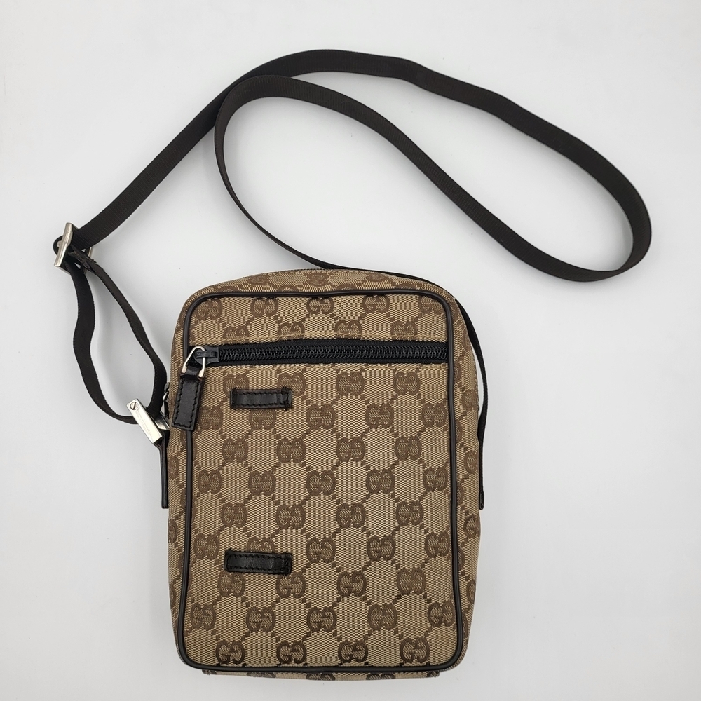 GUCCI GG Supreme Canvas Shoulder Bag..Authentic w/COA.. - Picture 1 of 16